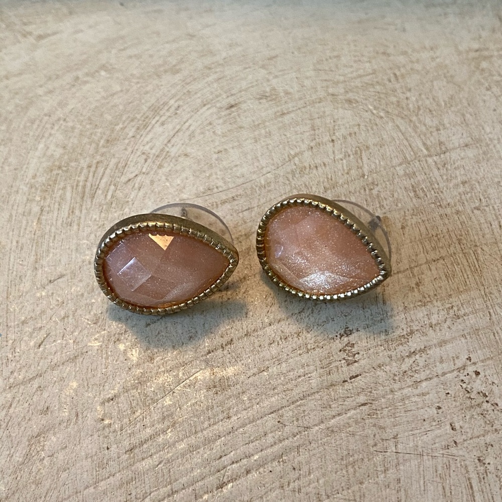 Teardrop Light Pink Studs
